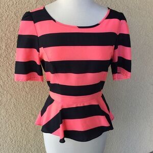 Gianni Bini Blouse Women’s Size 4 Striped Black Coral Short Sleeve Back Zip‎ Top